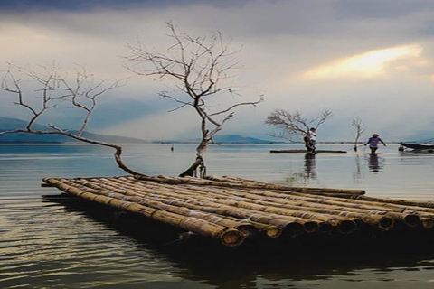 Von Hue aus: Hoi An Bustransfer mit Hai Van Pass &amp; Marmor ...