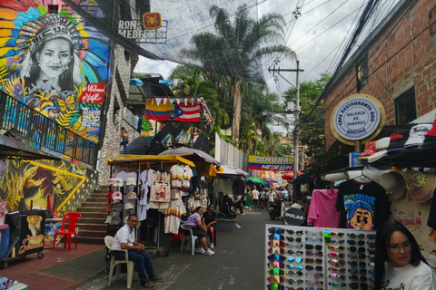 Medellín: Cultural Tour with Lunch and Commune 13