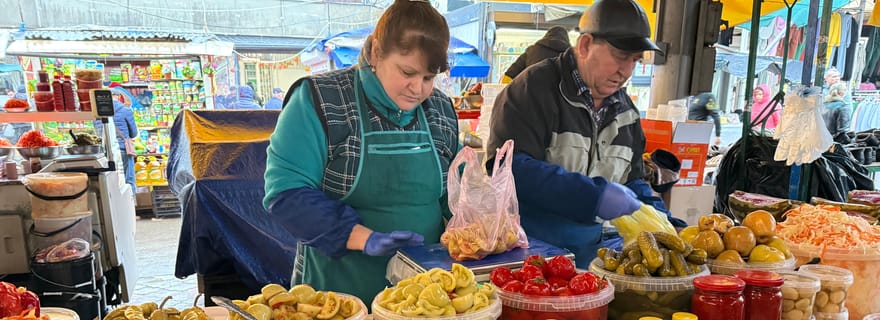 Chisinau : visite culinaire de Piata Centrala avec dégustations