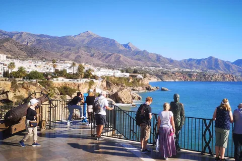 Nerja, Frigiliana y El Acebuchal: Tour semiprivado de día completo