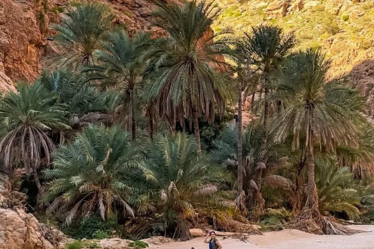 Muscat: Wadi Shab, Fins Beach & Bimmah Sinkhole 4x4 Tour Shared 4x4 Tour
