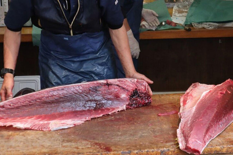 طوكيو: مزاد التونة في تويوسو وجولة في سوق تسوكيجي للأسماك