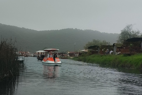From Salalah: Darbat Valley Guided Tour with Boat Ride