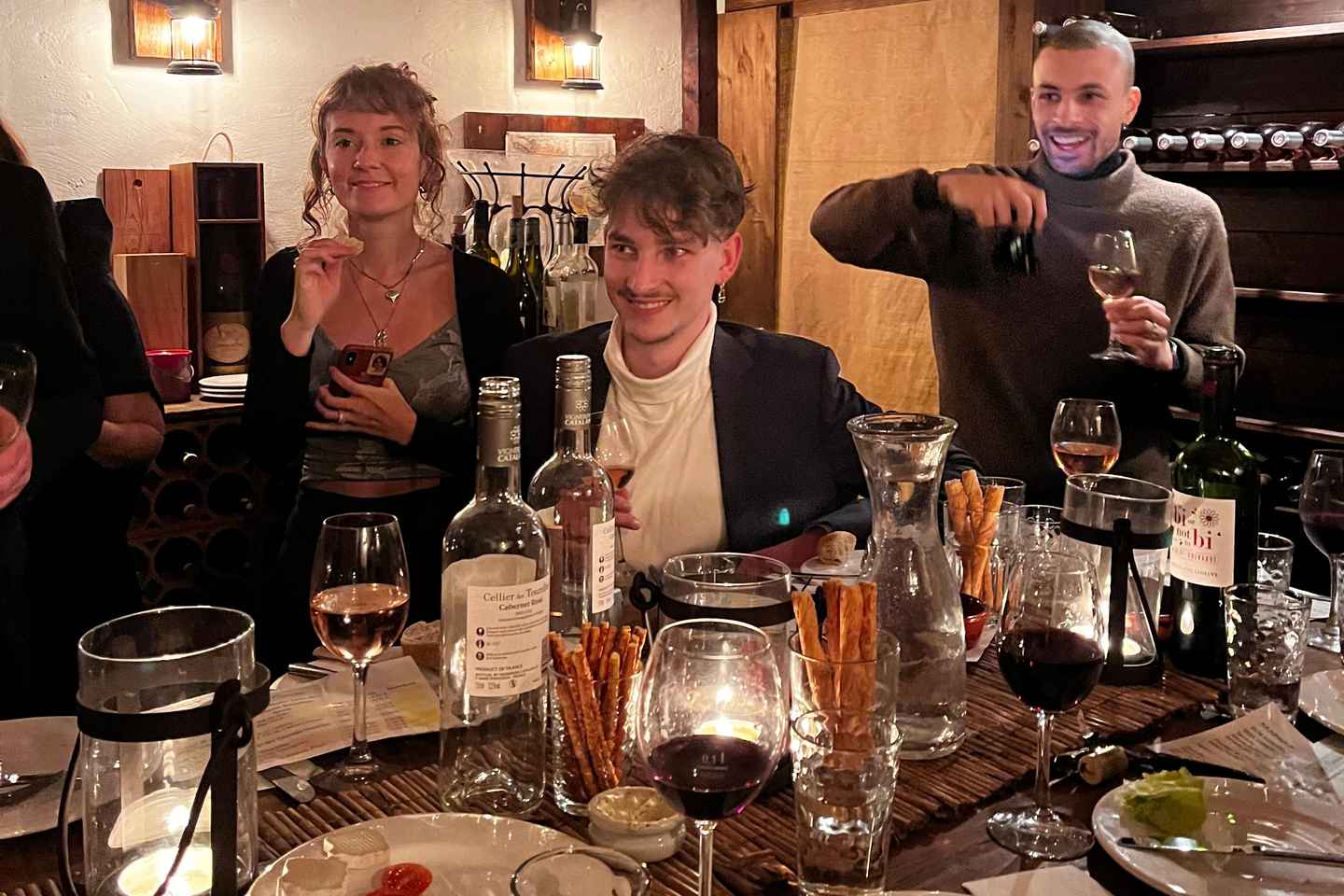 Cologne-Nippes: Gourmet wine tasting with cheese platter