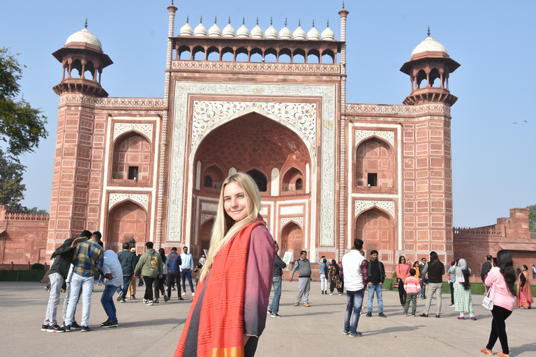 Delhi : Excursion d'une journée au Taj Mahal avec petit-déjeuner dans un hôtel 5 étoilesVoiture + chauffeur + guide + billets d'entrée et petit déjeuner à 5 étoiles