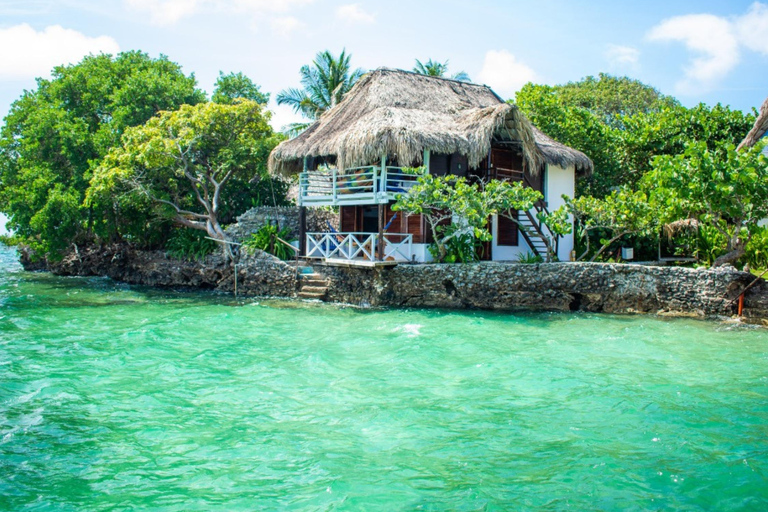 Cartagena: Rosario Oceanarium, Snorkel & Swim with Dolphins Cartagena: Rosario Islands Tour with Oceanarium & Snorkeling