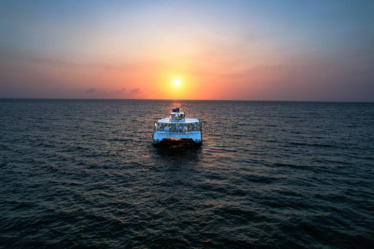 Cartagena: Lussuoso tour della baia al tramonto a Catamarán con Open Bar