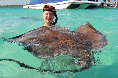 St.John's, Antigua: Stingray City & Long Bay Shore Excursion