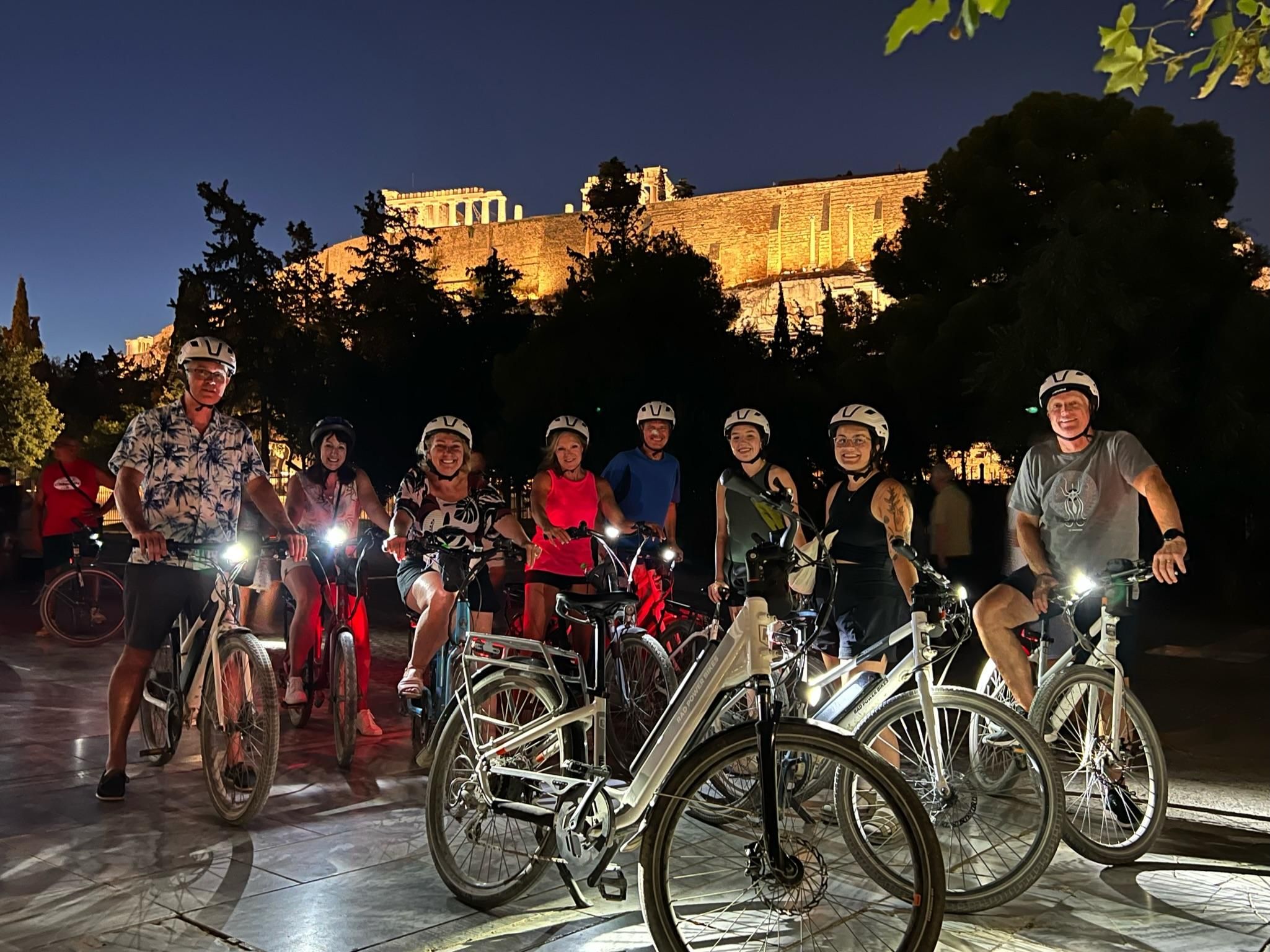 Athen: 2-stündige E-Bike-Tour nach Sonnenuntergang