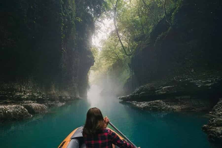 Tour von Tiflis zur Martvili-Schlucht, Prometheus-Höhle und nach Kutaissi. Foto: GetYourGuide Tour von Tiflis zur Martvili-Schlucht, Prometheus-Höhle und nach Kutaissi. Foto: GetYourGuide