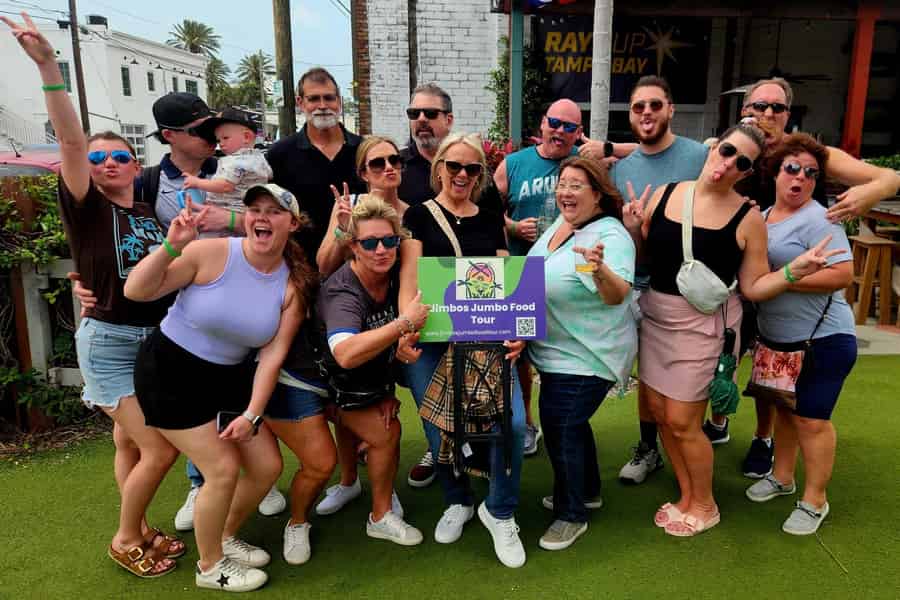 St. Pete: Jimbos Jumbo Walking Food Tour – Leckeres Essen auf der Straße!. Foto: GetYourGuide