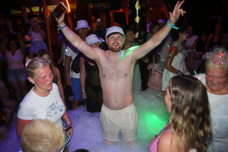 Alanya: Party Boat & Disco Bus Experience / Dinner and Wine