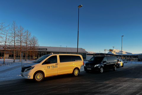 Tromsø: Trasferimento in minivan di 1 viaggio dalla città/aeroportoAll&#039;aeroporto (auto per 7 persone)