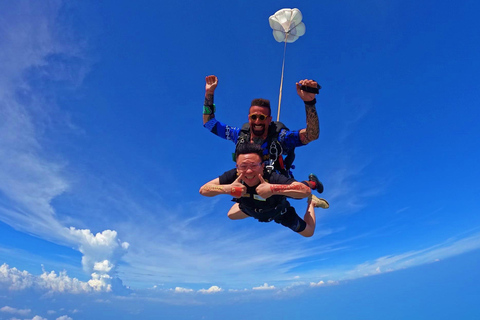 Pattaya, USA Dropzone Tandem Skydive med returtransferEkonomipaket//Skyddykning