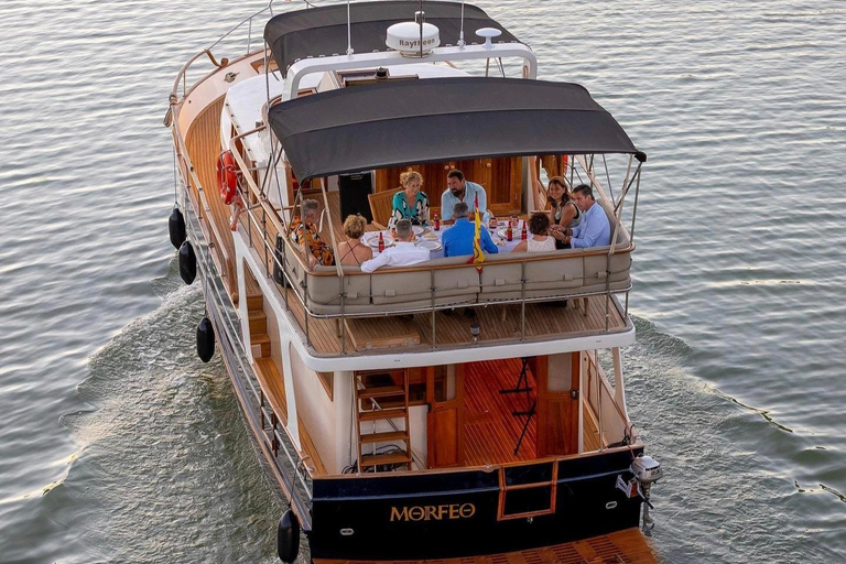 Seville: Flamenco life music Yacht Cruise, Tapas & Drinks Private Yacht Flamenco life music Cruise, Wine beers & tapas