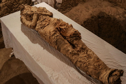 Tour privato delle piramidi di Giza, del museo delle mummie e del bazarTour privato