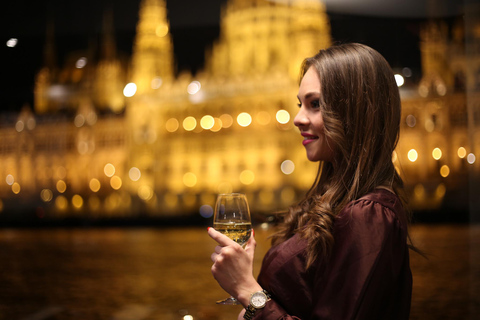 Budapest: 4-Course Dinner Cruise with Piano Show 7-Course Dinner