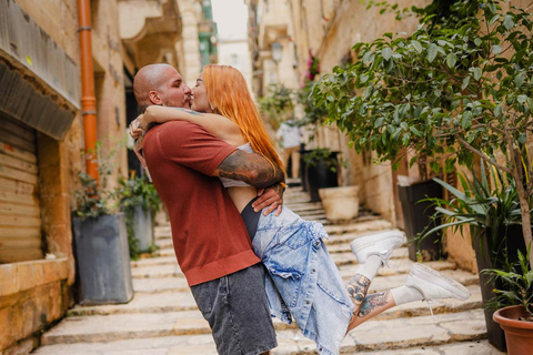 Valletta: Private Photoshoot in Old Town, Harbour & Gardens Standard: 20 photos | 30 mins