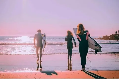 Costa da Caparica: Sunset Surf Lesson