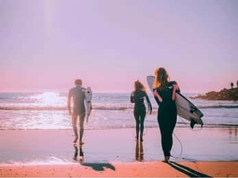 Costa da Caparica: Sunset Surf Lesson