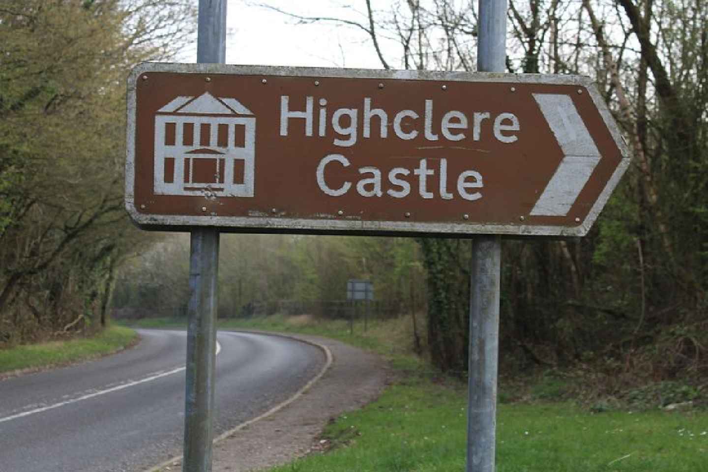 London: Private Round Trip Transfer To Highclere Castle