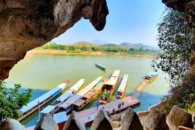 Chiang Mai: 2-Day Luang Prabang Slow Boat Tour & Hotel Chiang Mai:2-Day River Cruise to Luang Prabang&Pak Ou Caves