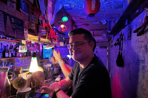 Kanazawa: Private Local Bar Hopping Tour with 4 Drinks