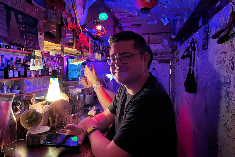 Kanazawa: Private Local Bar Hopping Tour with 4 Drinks
