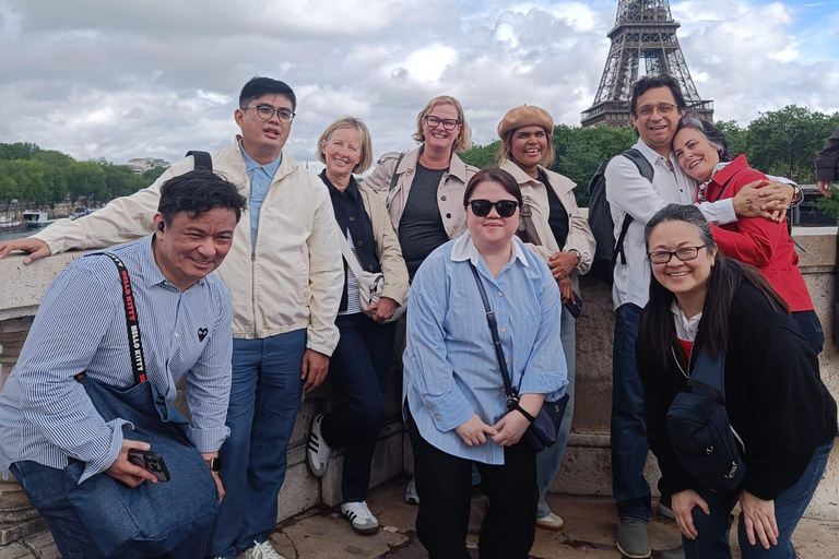Paris Half-Day: 30+ or 15+ Sights, Eiffel, Montmartre & more Paris: See 30+ Top Sights with a Fun Guide