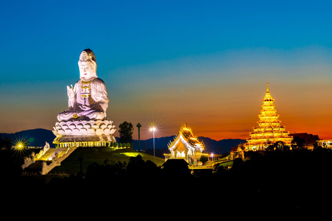 Från Chiang Mai: Dagsutflykt till Chiang Rais tempelFrån Chiang Mai: Chiang Rais livfulla rundtur bland templen