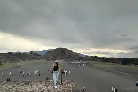 Teotihuacan vip: Pyramids and Tourist Zones Tour