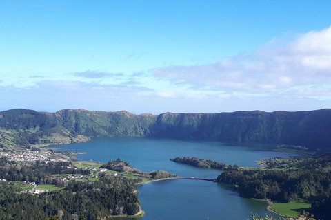 Tour privato di mezza giornata di Sete Cidades&amp;Mosteiros in 4x4Sete Cidades-Tour privato di mezza giornata in 4x4