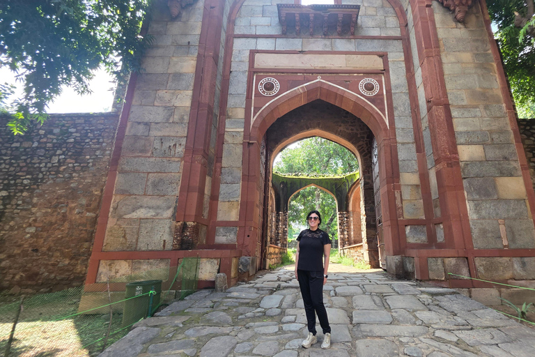 Delhi : visite citadine privée d'une journée ou d'une demi-journée à Old et New DelhiVisite d'une journée complète de l'Ancienne et de la Nouvelle Delhi (voiture + guide)