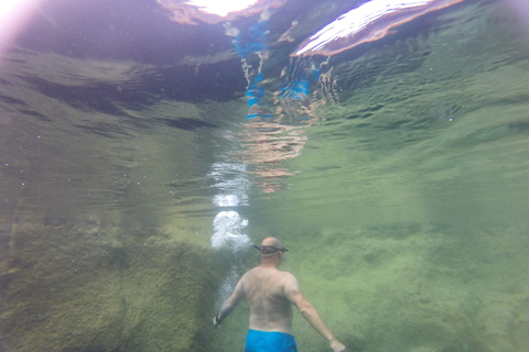 Passeio de barco com snorkel nas grutas