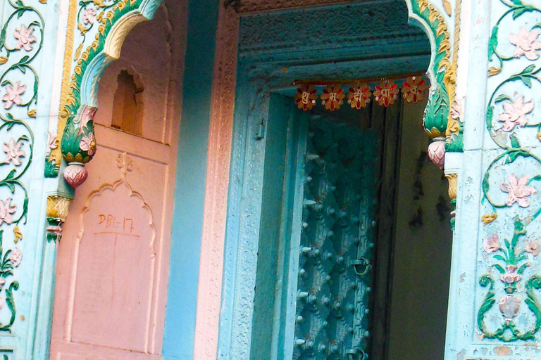 Delhi: Old Delhi, Akshardham Temple, and Light Show Tour English Language Guide