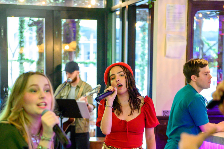 NYC: Wciągający pokaz z kolacją i muzyką na żywo