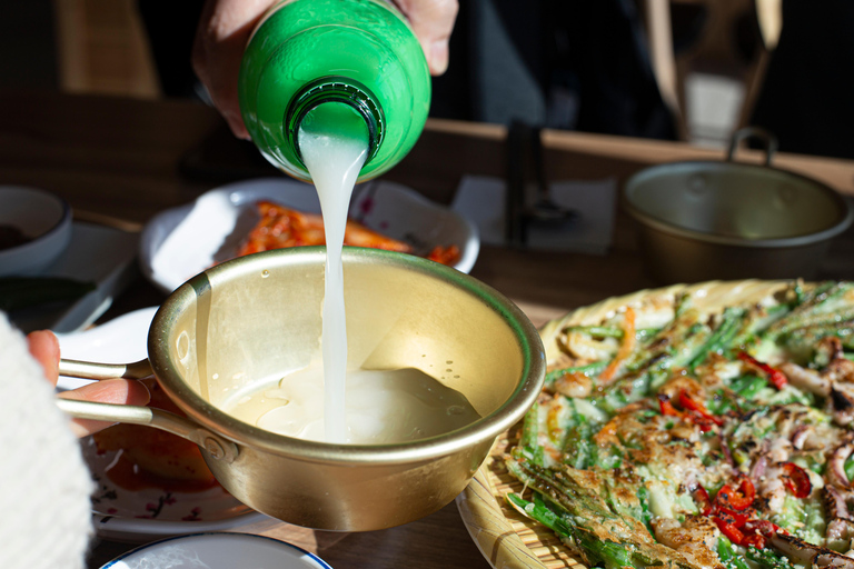 Delicia Gastronómica Nocturna de Seúl: ¡Barbacoa, Jeon Crujiente y Más!Delicia Gastronómica Nocturna de Seúl: ¡Barbacoa, Pajeon y Más!