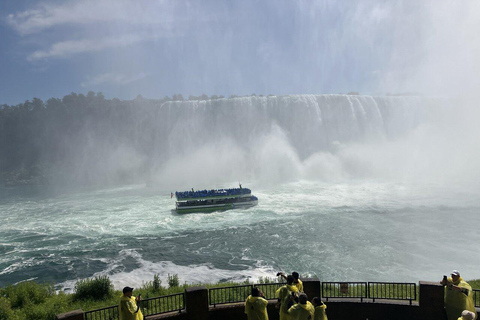 Desde las Cataratas del Niágara Tour por Canadá con Crucero, Viaje y SkylonExcursión de lujo a las cataratas del Niágara, Canadá, con almuerzo