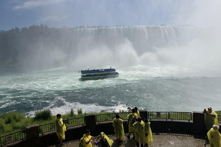 Desde las Cataratas del Niágara Tour por Canadá con Crucero, Viaje y SkylonExcursión de lujo a las cataratas del Niágara, Canadá, con almuerzo