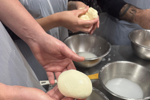 Lyon: Make your own mozzarella from local raw milk