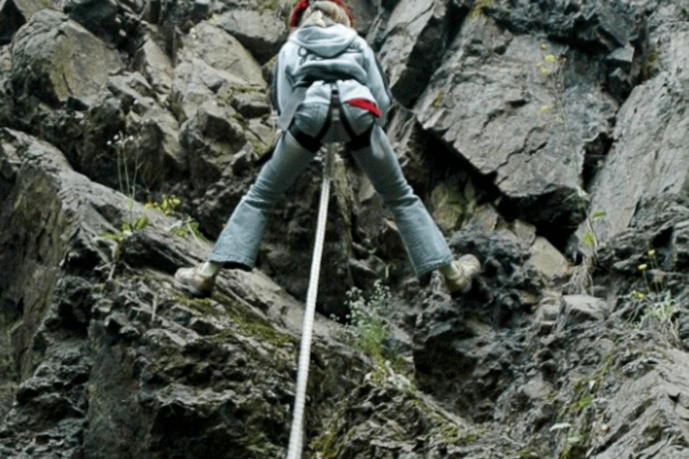 Nadi: zjazdy na linie, tyrolka i wycieczka do jaskiń z posiłkiemNadi: Zjazd na linie, tyrolka i zwiedzanie jaskiń z posiłkiem