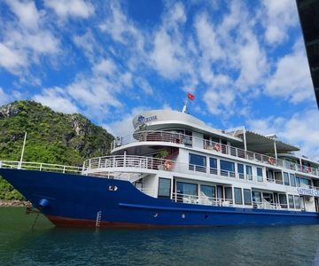 From Hanoi: 2-Day Halong Sapphire Cruise with Balcony Cabin