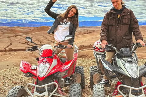 Agafay-Wüste: Quad-Bike, Mittagessen und BadeabenteuerTag in der Agafay-Wüste: Quadfahren, Mittagessen und Badespaß