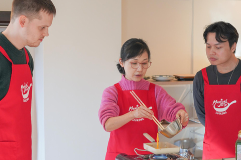 Tokyo: Corso di cucina di sushi con degustazione di sake