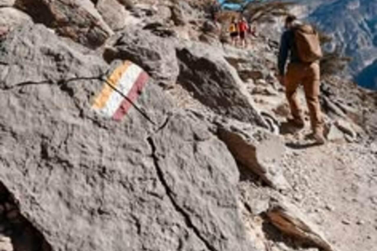 Jebel Shams Summit: Oman's Highest Peak & Grand Canyon Hike