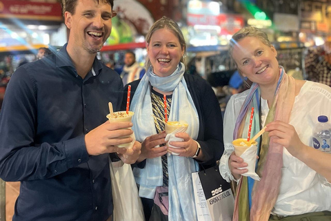 Mumbai: Best Steet Food Tour & Evening Market with a Local