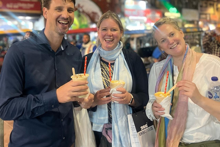 Mumbai: Best Steet Food Tour & Evening Market with a Local