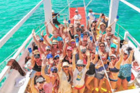 Punta Cana : Bateau de fête + plongée en apnée Musique Boisson Fruit