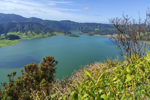 Hidden Routes of Sete Cidades: Lagoons and Unique Landscapes 4x4 Hidden Routes of the Seven Cities: Lagoons and Unique Landscapes 4x4