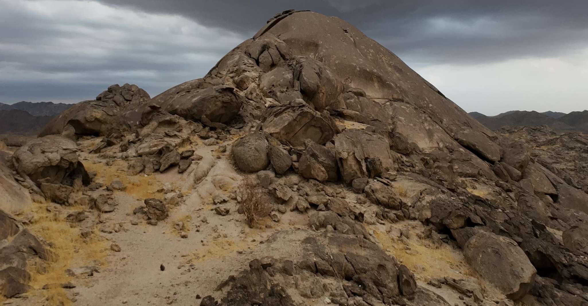 Jeddah: Moon Mountain Guided Hiking Tour with Snacks photo 5